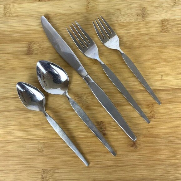 Oneida Community Stainless Satinique 5 Piece Place Setting 1990s Betty Crocker - Picture 1 of 4